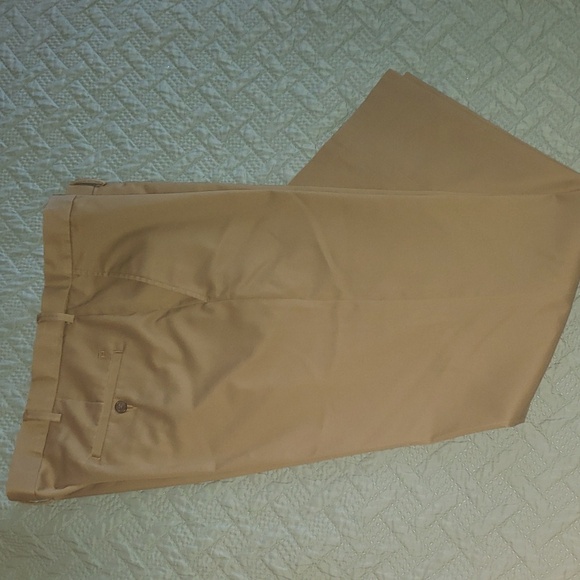 Haggar Premium Classic Fit No Iron Khaki Pants Slacks Travel Career 38 x 30 - Picture 3 of 3